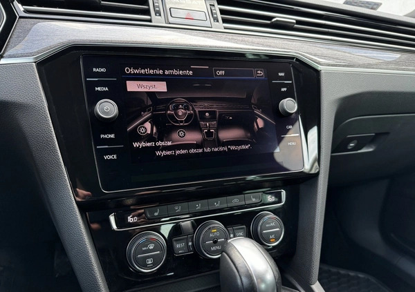 Volkswagen Passat cena 119900 przebieg: 67940, rok produkcji 2019 z Chełmno małe 277